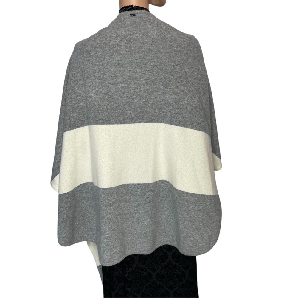 St. John Two-tone wrap cape poncho gray/ivory wool cashmere blend size PS - Picture 2 of 9